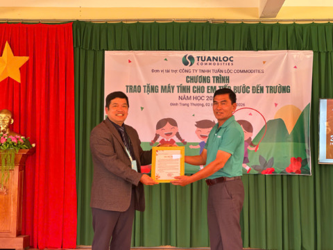 Bringing Technology to the Classroom: TLC donates computers to school in Lam Dong province 4 3